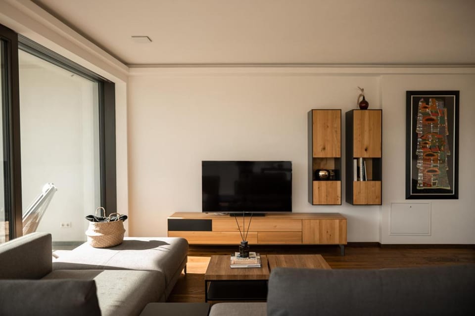 Communal lounge/ TV room, TV and multimedia, Living room, Seating area, Evening entertainment