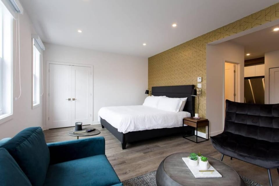 Bed, Living room, Seating area, Bedroom