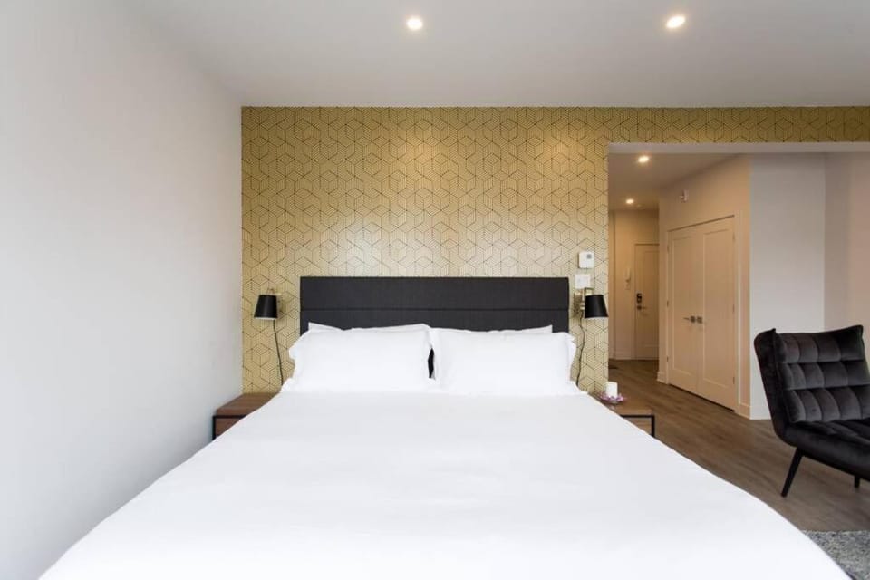 Bed, Living room, Seating area, Bedroom