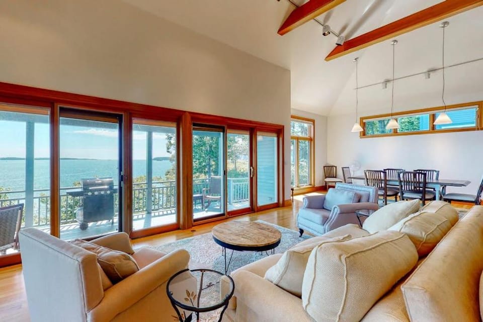 Living room, Seating area, Dining area