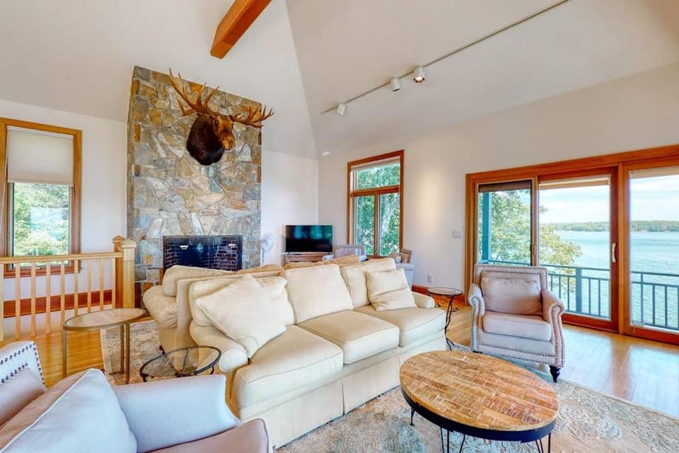 TV and multimedia, Living room, Seating area