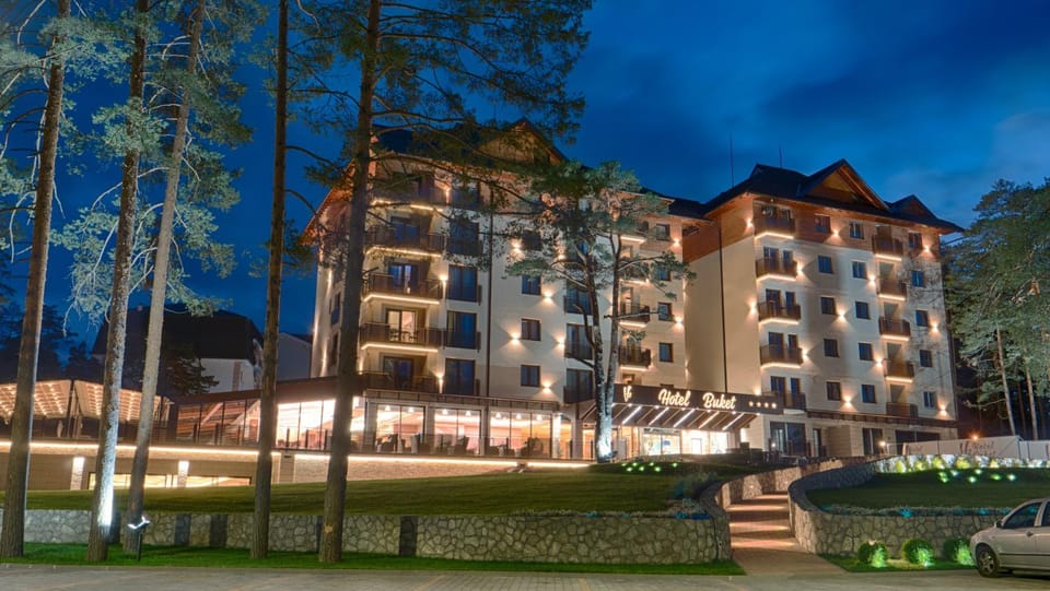 Property building, Restaurant/places to eat