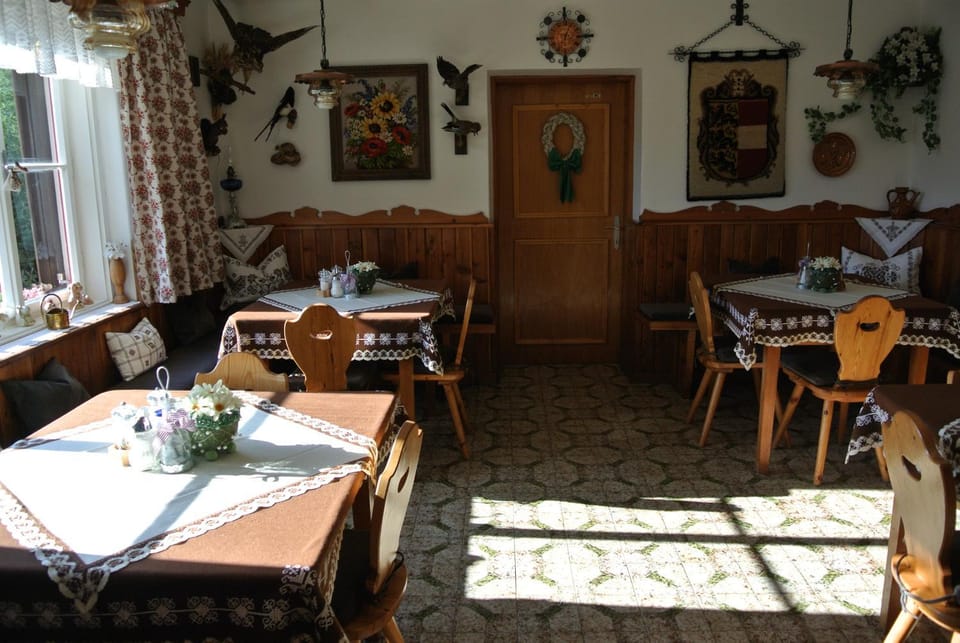 Decorative detail, Area and facilities, Breakfast