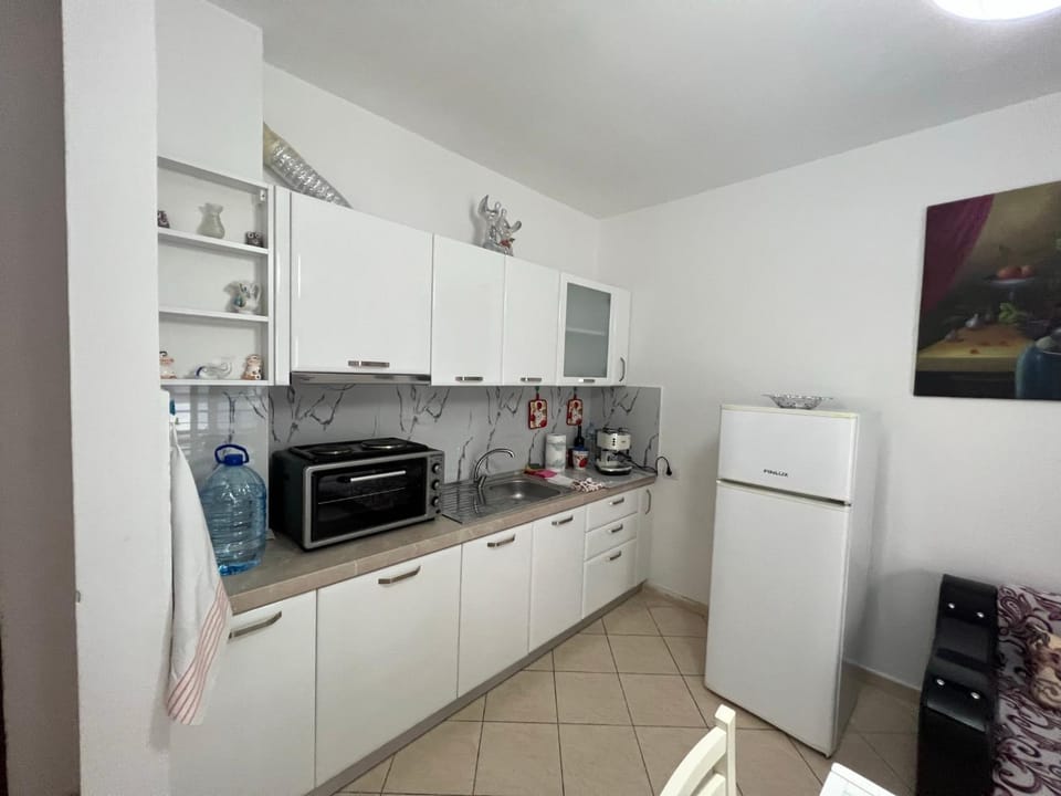 Vivi la tua vacanza con l'appartamento 1 di Ervin! Enjoy your holiday with Ervin's apartment 1! Apartment in Vlorë