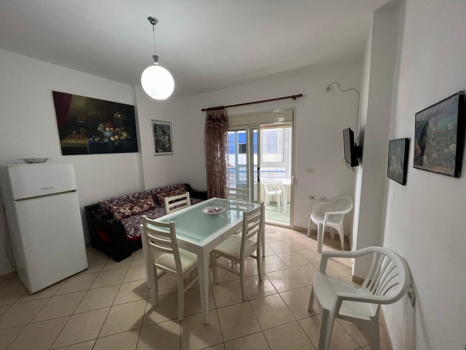 Vivi la tua vacanza con l'appartamento 1 di Ervin! Enjoy your holiday with Ervin's apartment 1! Apartment in Vlorë