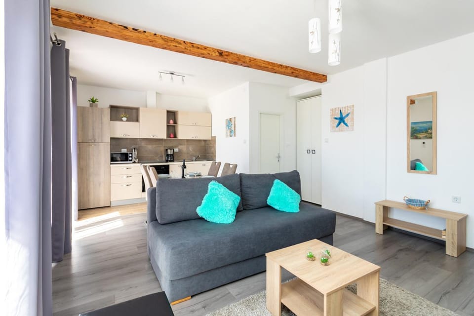 Kitchen or kitchenette, Living room, Decorative detail, Dining area