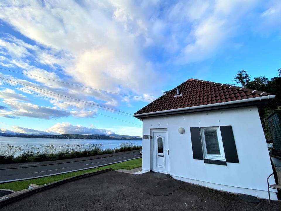 Property building, River view, Sea view, Parking