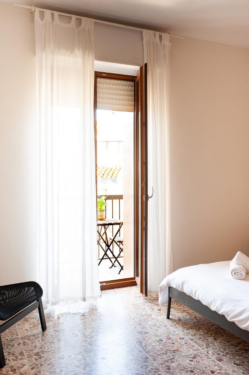 Bed, View (from property/room), Balcony/Terrace, Photo of the whole room, Bedroom