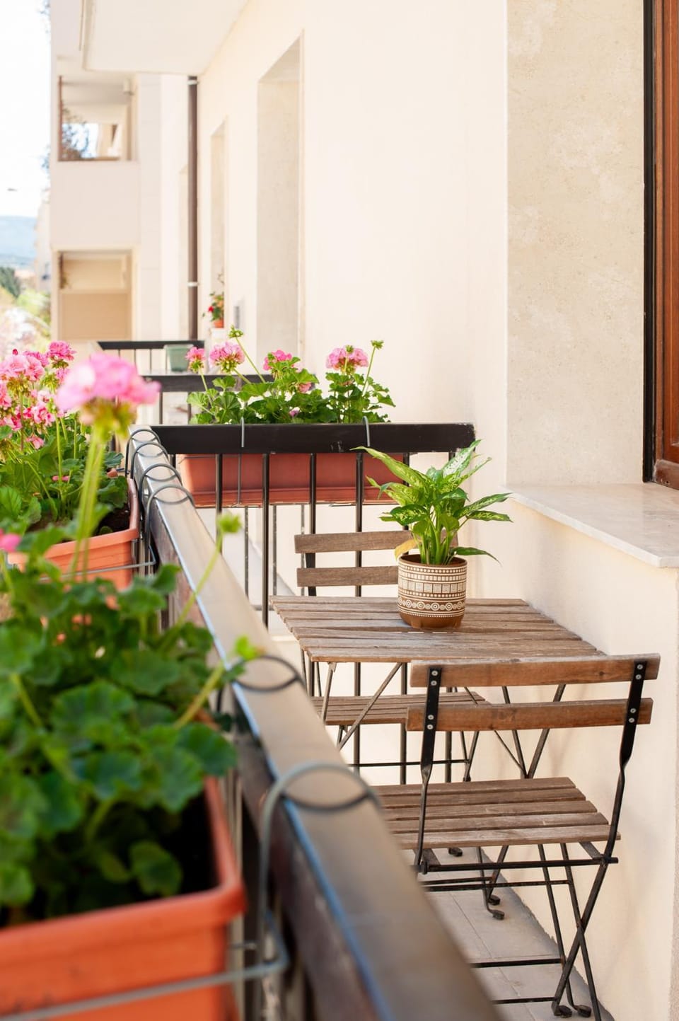 Day, View (from property/room), Balcony/Terrace, Living room, Seating area, Dining area