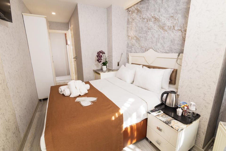 Bed, Coffee/tea facilities, Photo of the whole room, Bedroom, towels