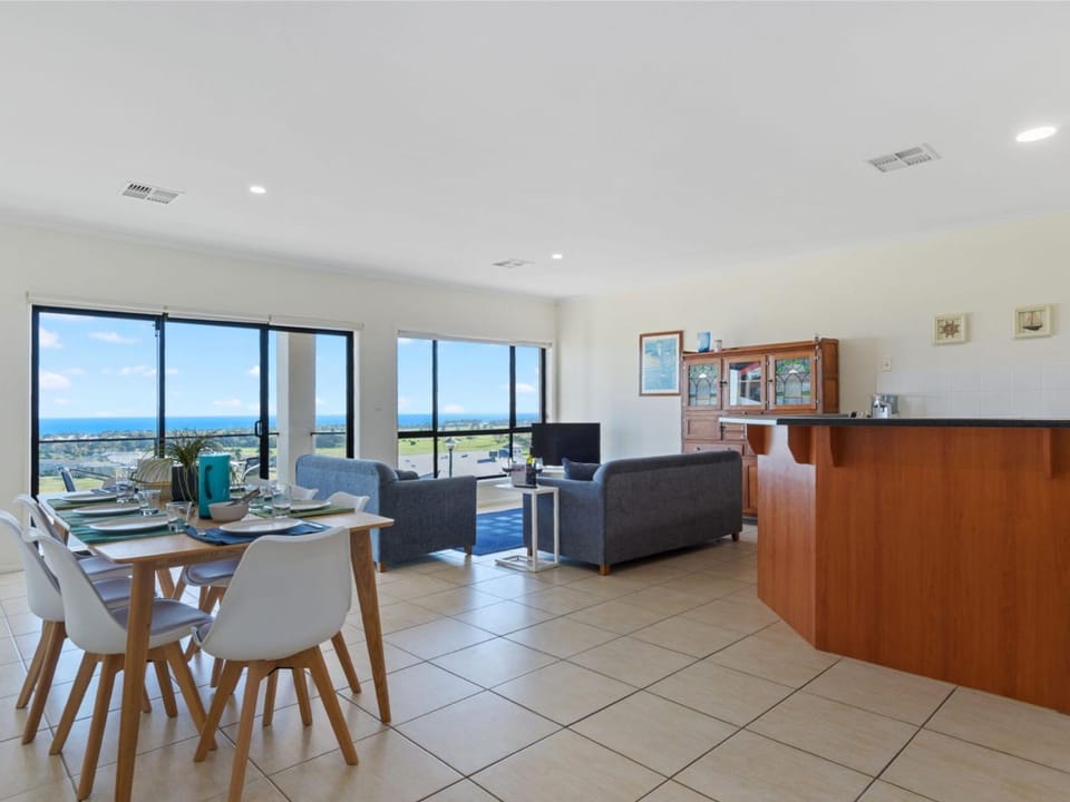 18 Turnberry Drive House in Normanville