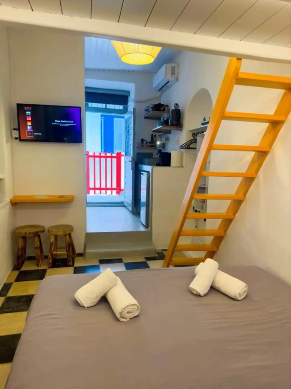 Bougainvillea Friends & Family Studio - Old Town Apartment in Mykonos