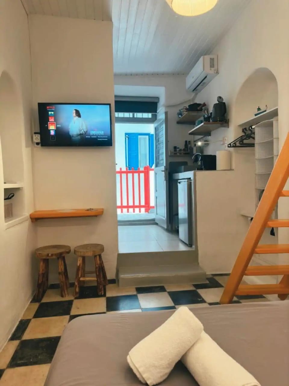 Bougainvillea Friends & Family Studio - Old Town Apartment in Mykonos