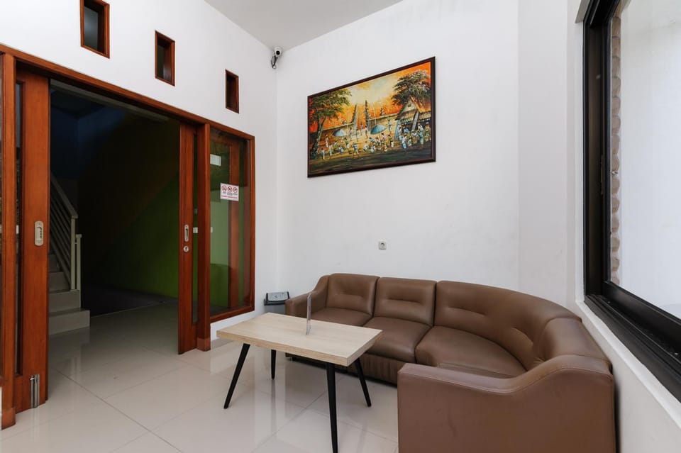 Seating area, Breakfast