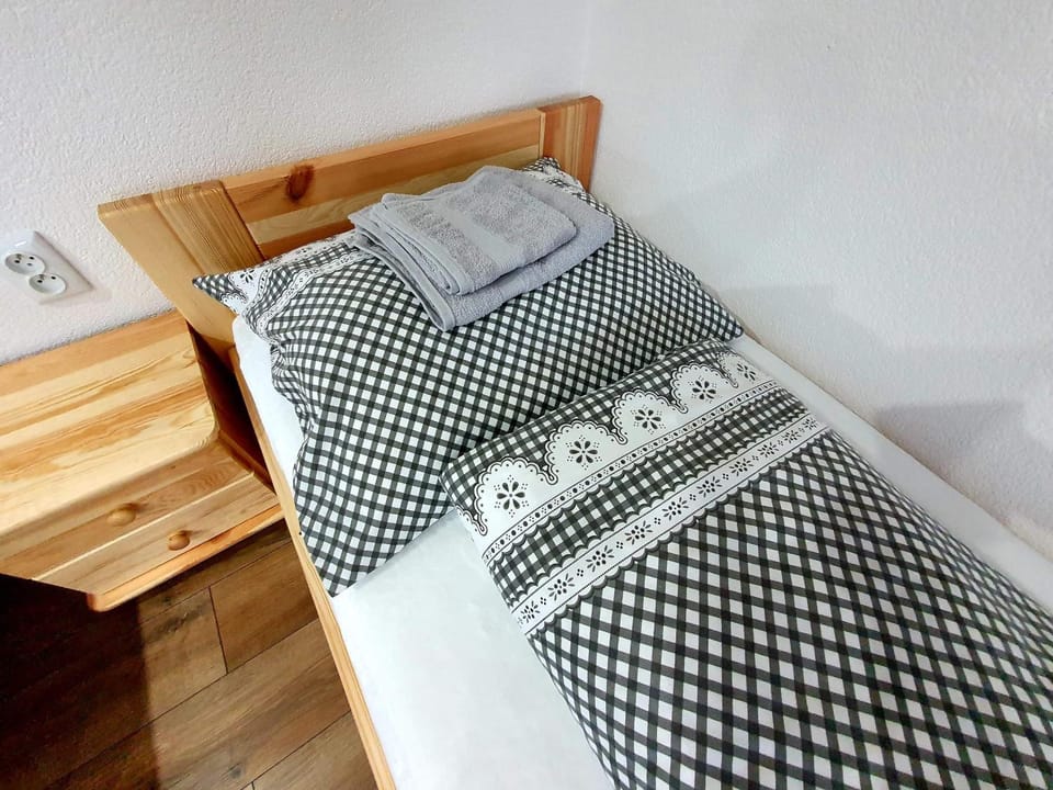 Bed, Photo of the whole room