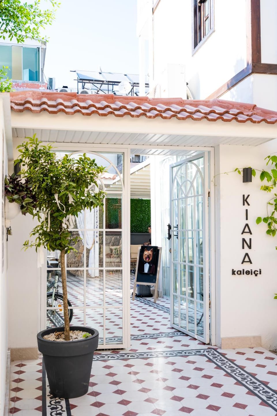 Property building, Facade/entrance