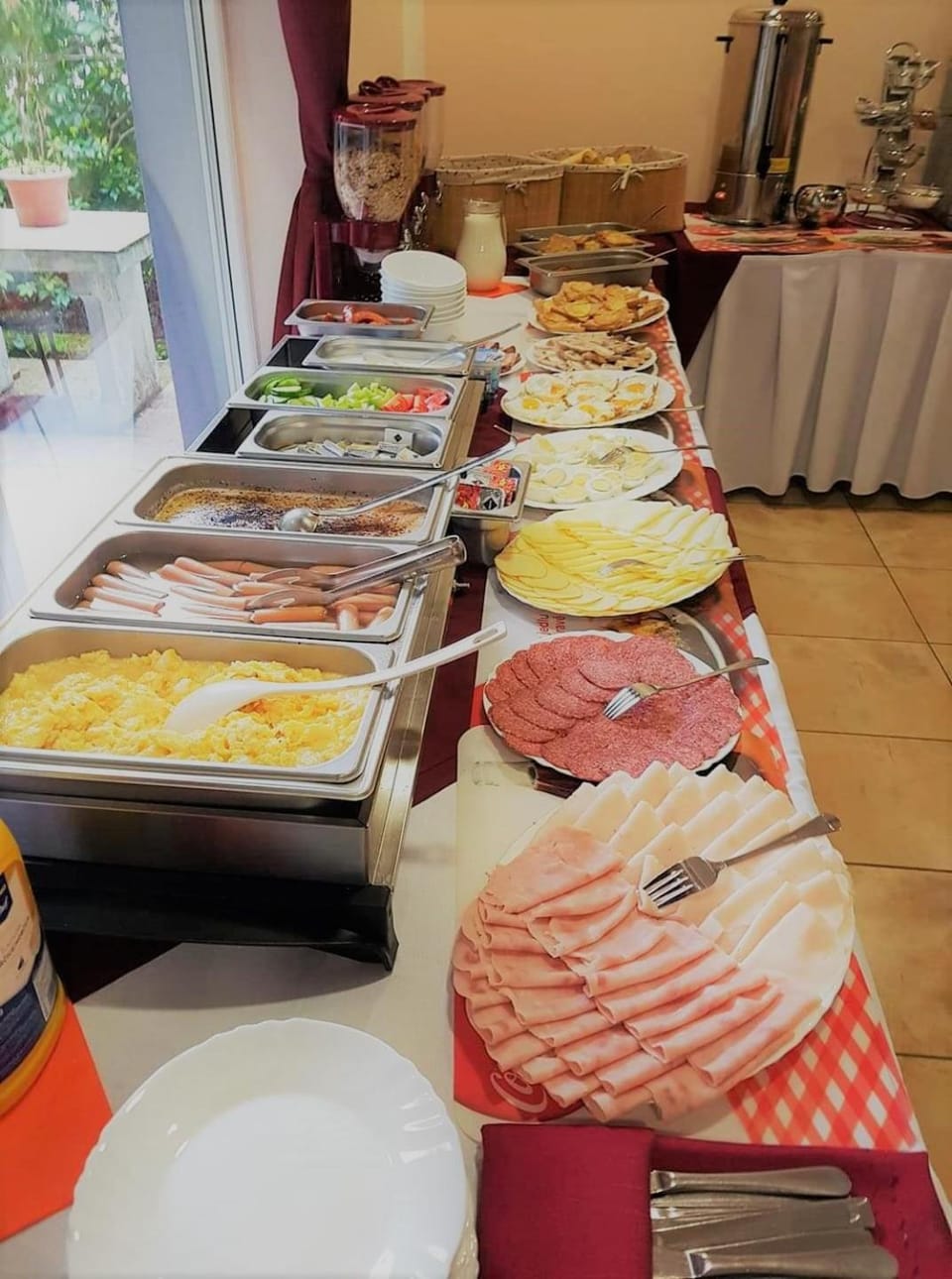 Continental breakfast, Buffet breakfast