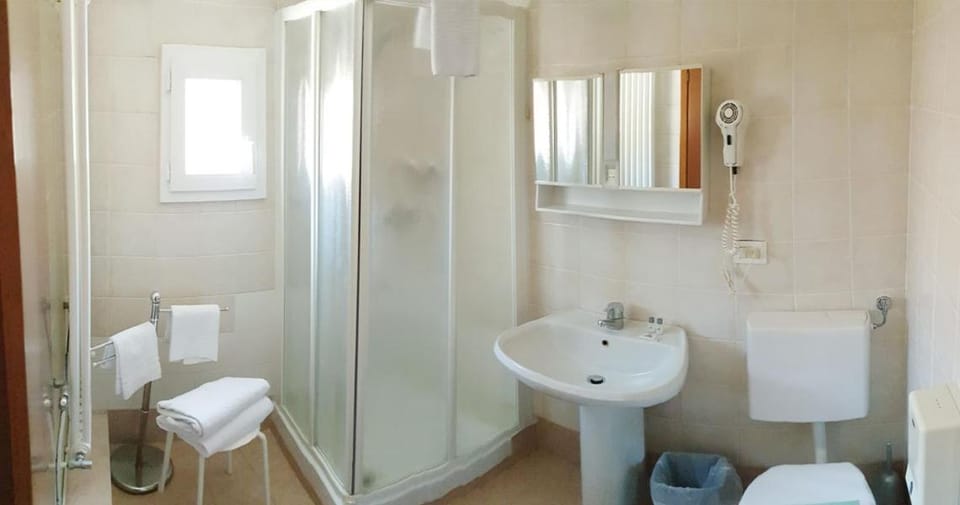 Shower, Toilet, Bathroom, heating