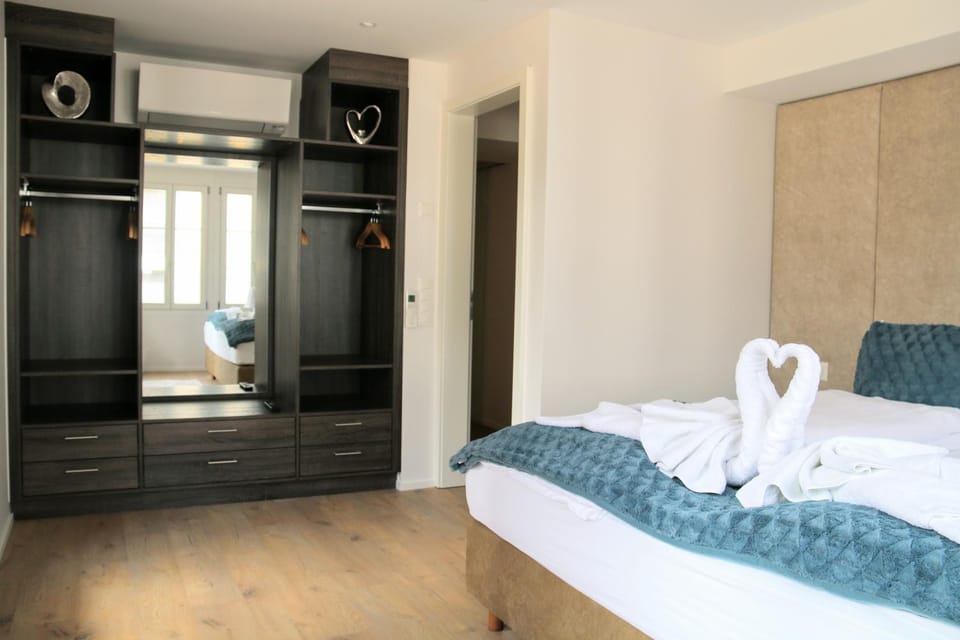 Bed, Photo of the whole room, Bedroom, Mountain view, wardrobe