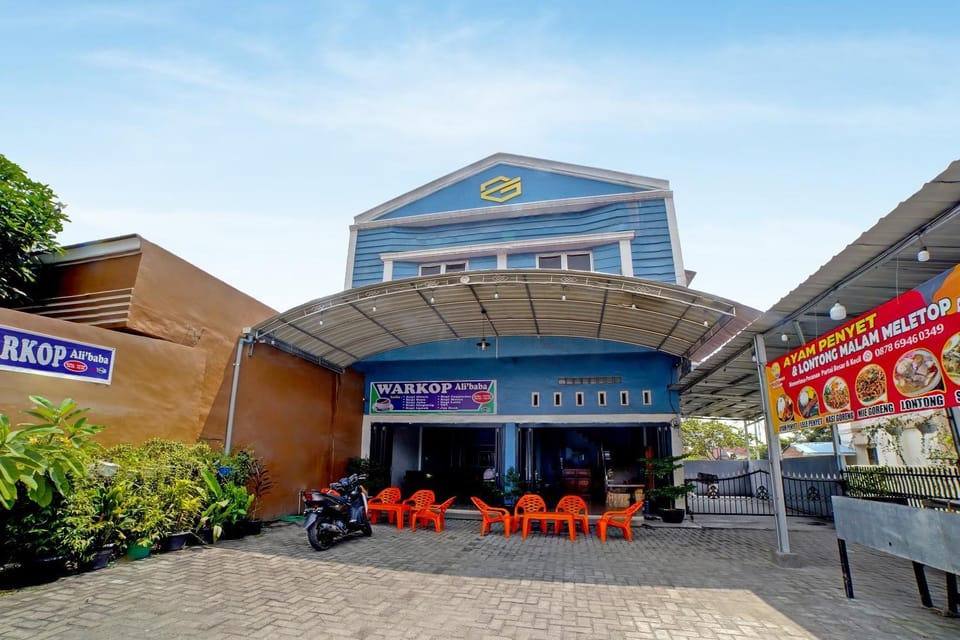 Facade/entrance