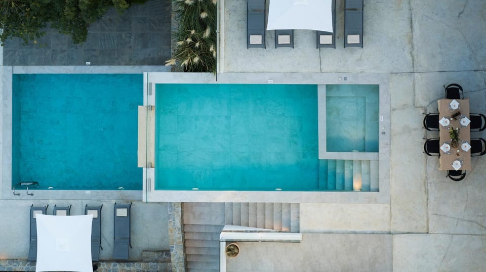 Patio, Day, View (from property/room), Balcony/Terrace, Pool view, Swimming pool, sunbed