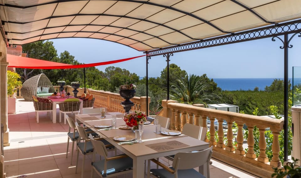Property building, Balcony/Terrace, Living room