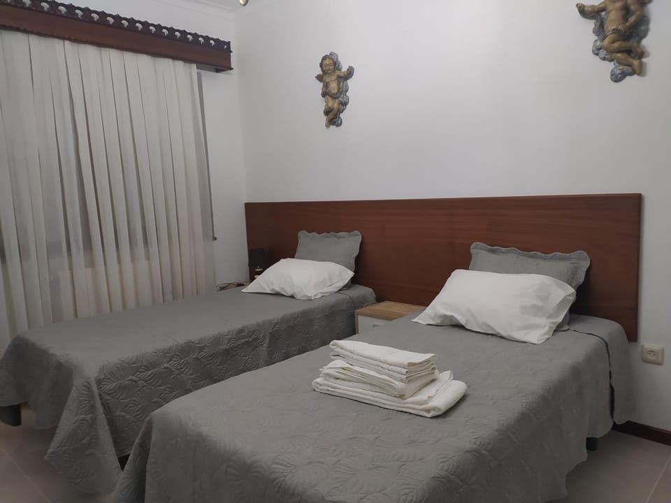 Bed, Bedroom, air conditioner