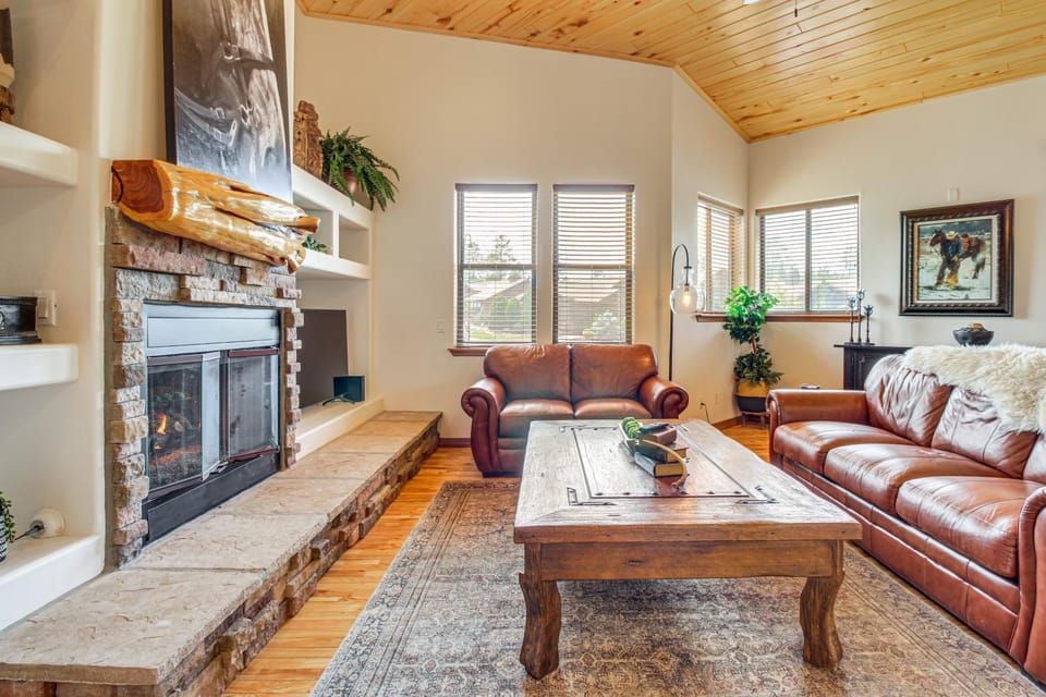 Hike & Explore: Show Low Gem w/ Deck & Grill! House in Show Low