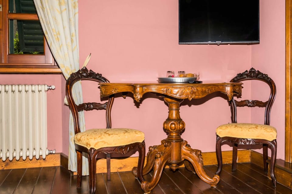 Seating area, Bedroom