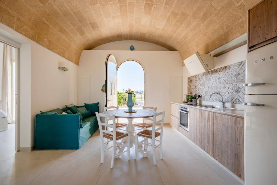 Kitchen or kitchenette, Living room, Seating area, Dining area, pet friendly