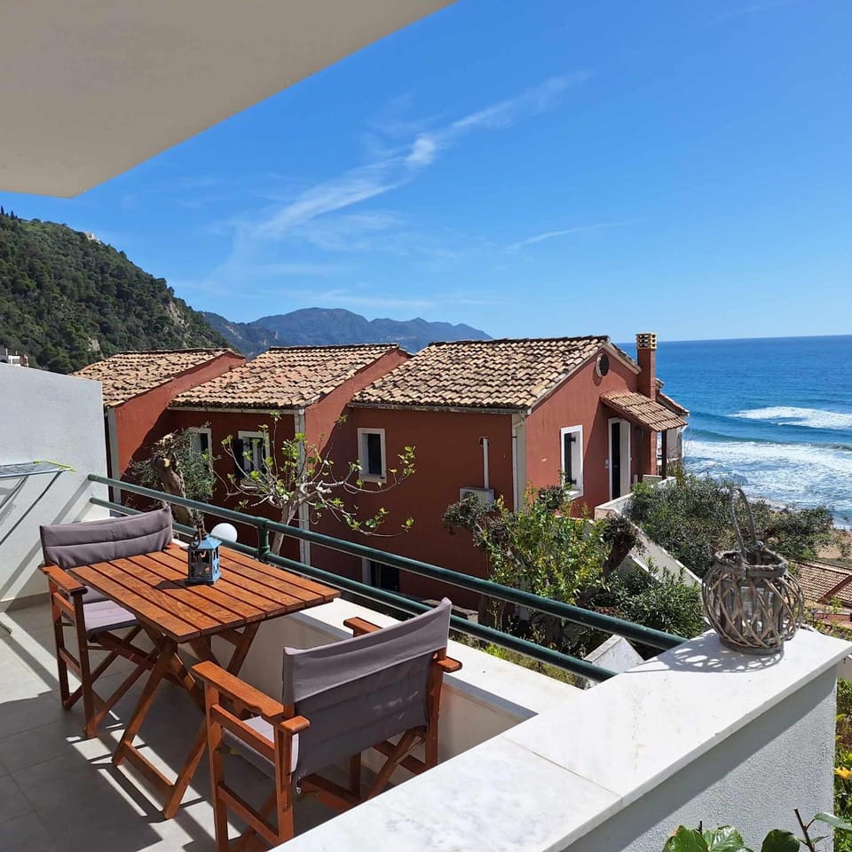 Day, Natural landscape, View (from property/room), Balcony/Terrace, Dining area, Mountain view, Sea view