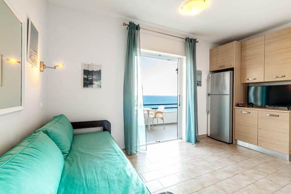 View (from property/room), View (from property/room), Kitchen or kitchenette, Living room, Photo of the whole room, Seating area, Bedroom, Sea view