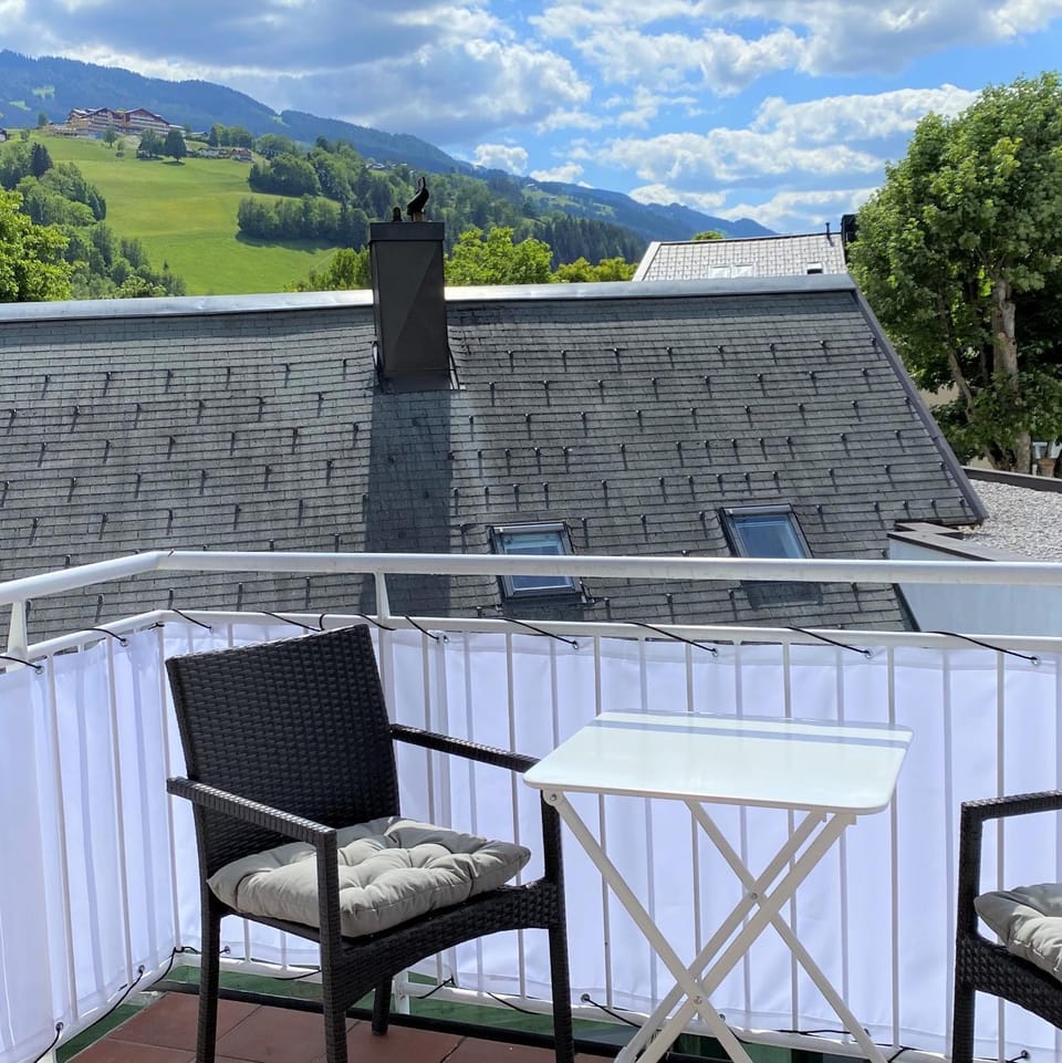 Balcony/Terrace, Balcony/Terrace, Mountain view