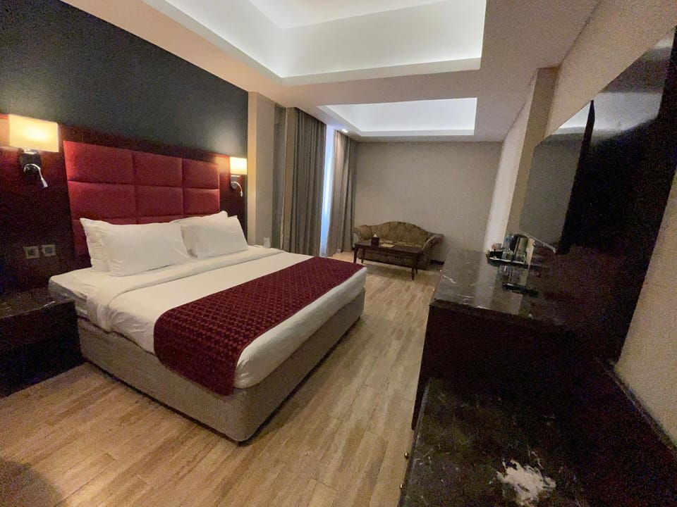 Photo of the whole room, Seating area, Bedroom