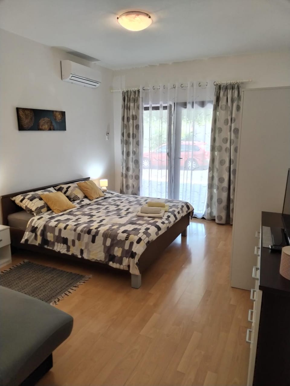 Bed, Bedroom, air conditioner