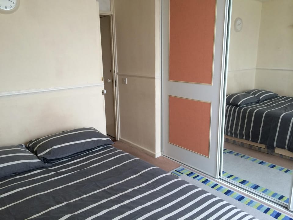 Room with wifi near tube Vacation rental in London Borough of Southwark