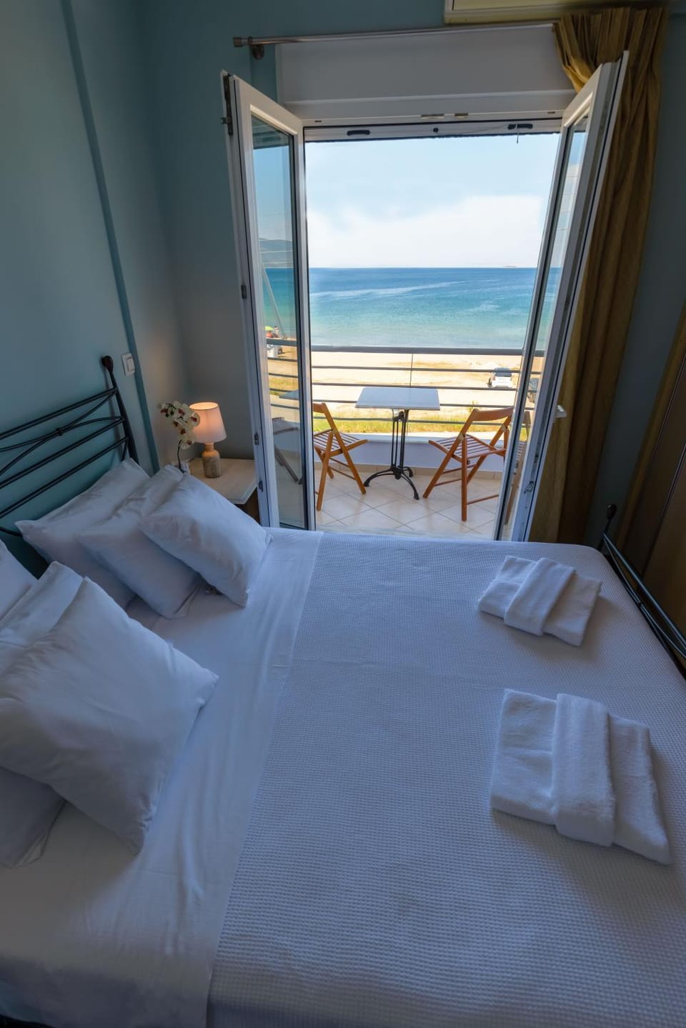 Bed, Balcony/Terrace, Photo of the whole room, Bedroom, Sea view