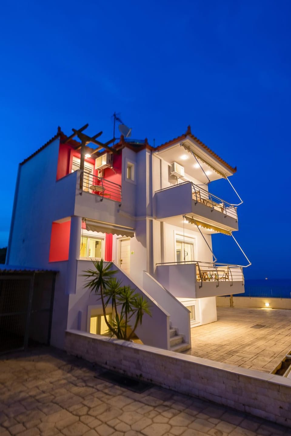 Property building, Facade/entrance, Garden, Balcony/Terrace, Garden view, Mountain view, Sea view, Street view, Inner courtyard view, Parking