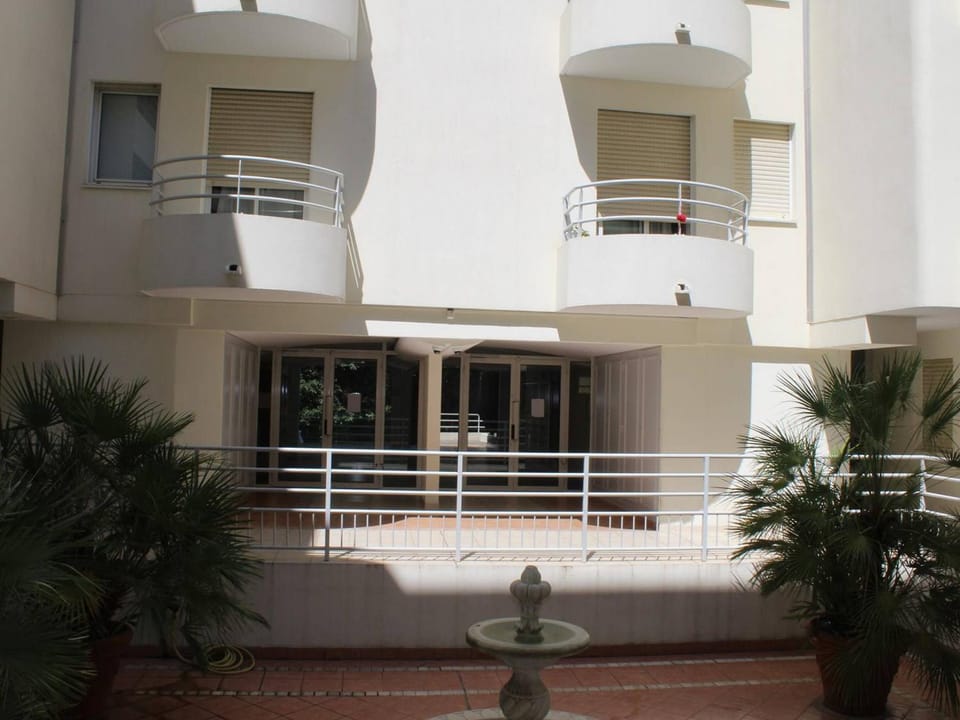 Appartement 3 pièces avec piscine, proche plage et commerces - Villeneuve-Loubet, idéal pour 4 personnes - FR-1-252A-40 Apartment in Villeneuve-Loubet