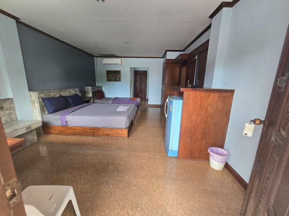 TV and multimedia, Photo of the whole room, Bedroom
