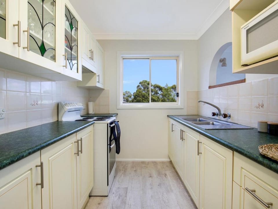 Palms I Pet Friendly I 2 Mins to Beach House in Culburra Beach