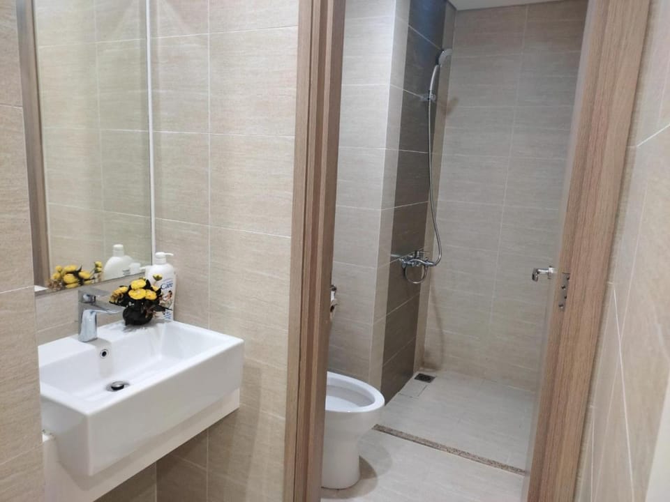 BOM HOMES- VINHOMES OCEAN PARK- SERVICE APARTMENt Apartment in Laos