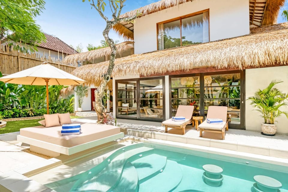 Villa Aurora - Private 6 BDR Villa in Seminyak, prime Location, Pool & Garden Villa in Kuta