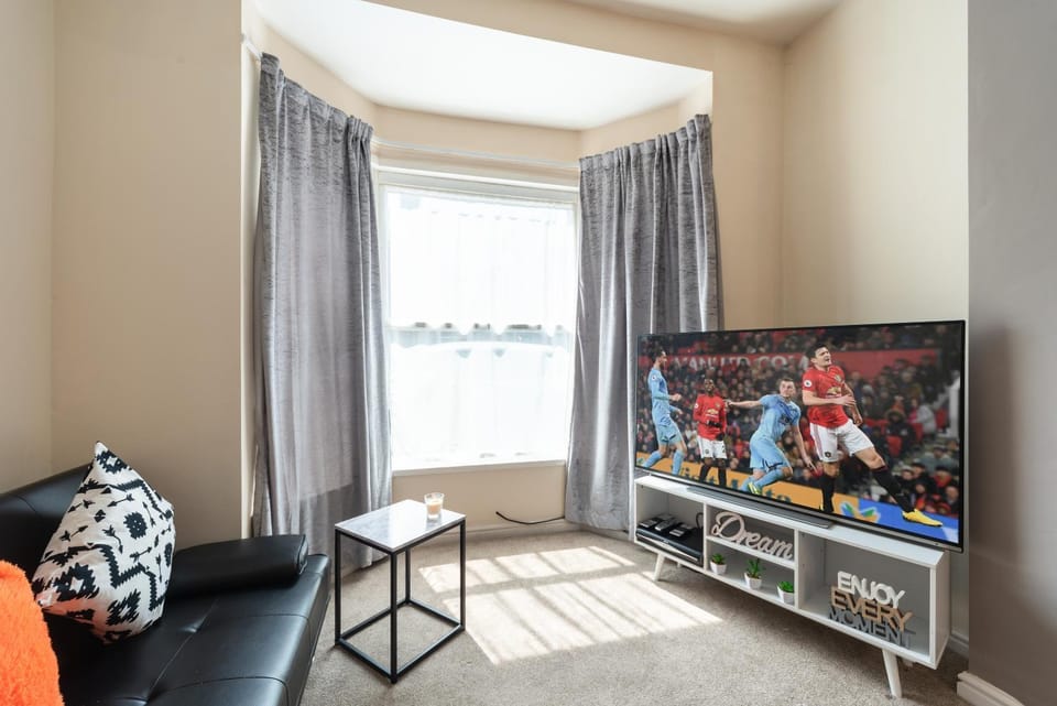 3BR Garden Kings Palace Near Newland Ave Heart of Hull Cafes Shops Hull Uni House in Hull