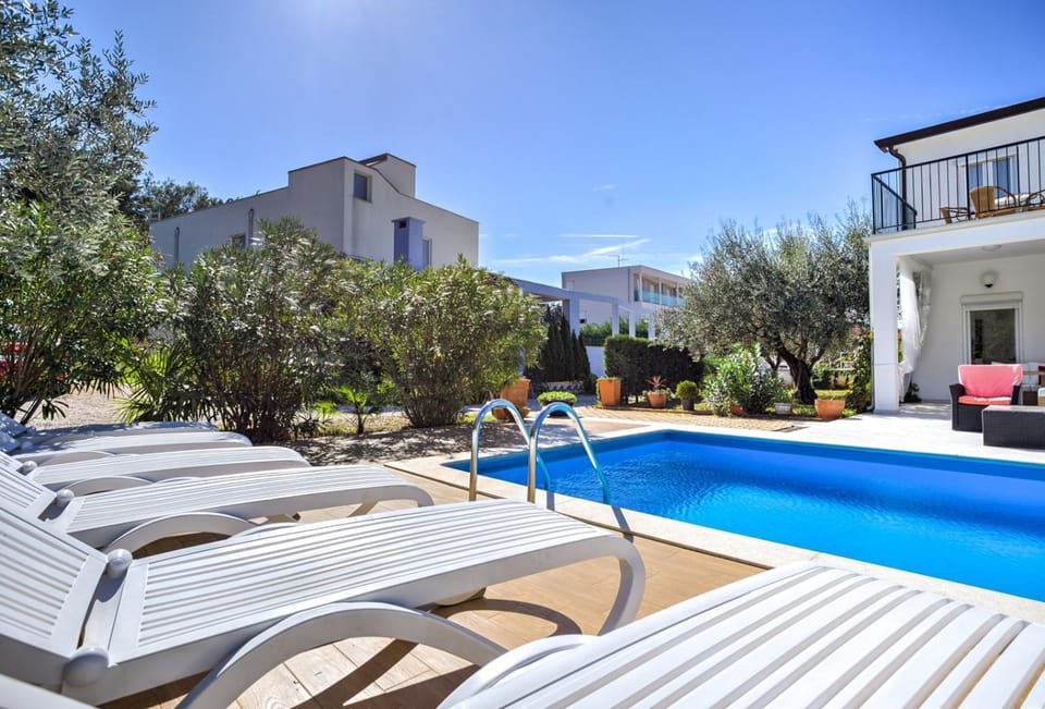 Apartments Siparis with Pool Bed and Breakfast in Istria County