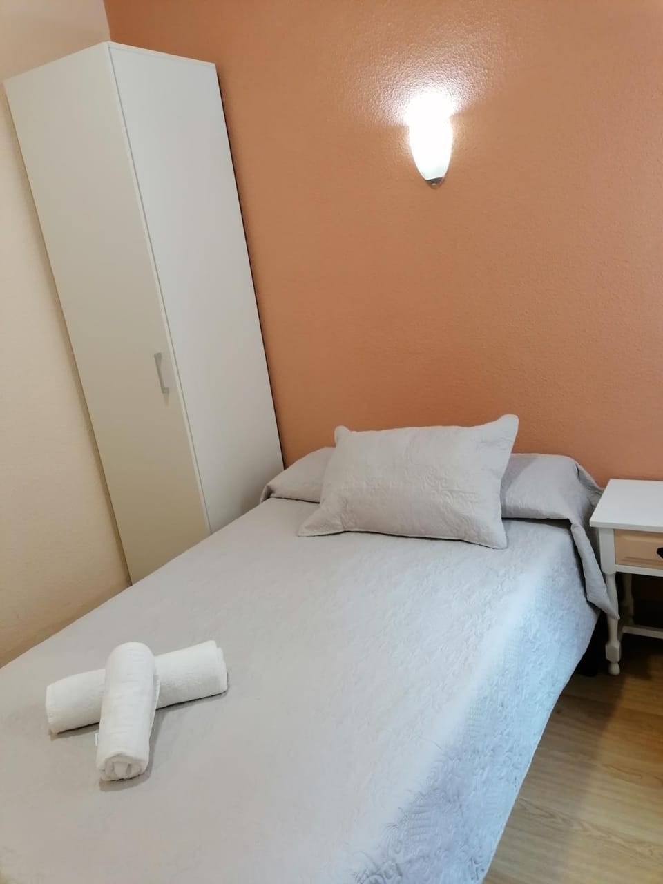 Hostal Hernan Cortes Bed and Breakfast in Cáceres‎