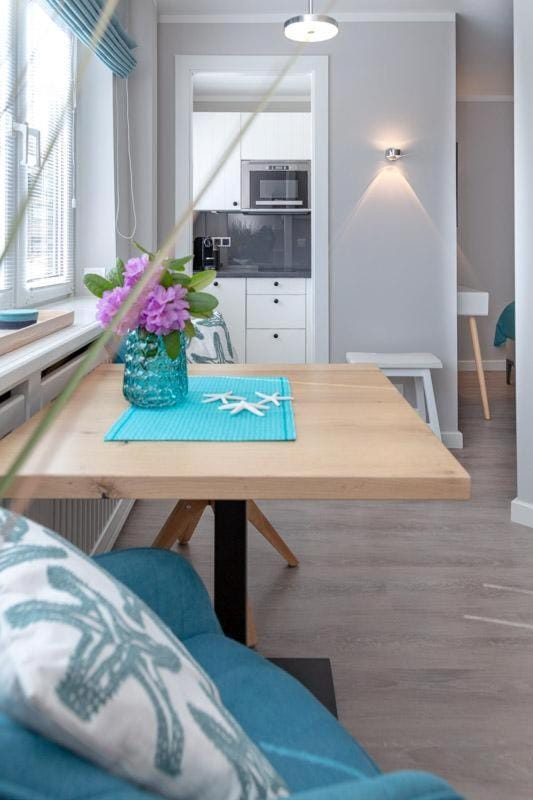 Kitchen or kitchenette, Dining area, stove