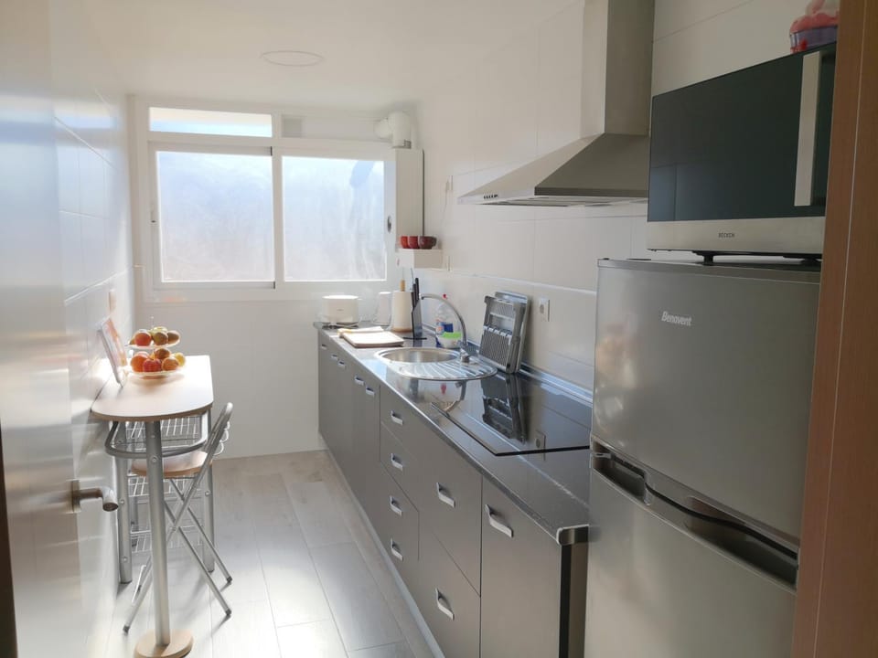 Dining area, kitchen