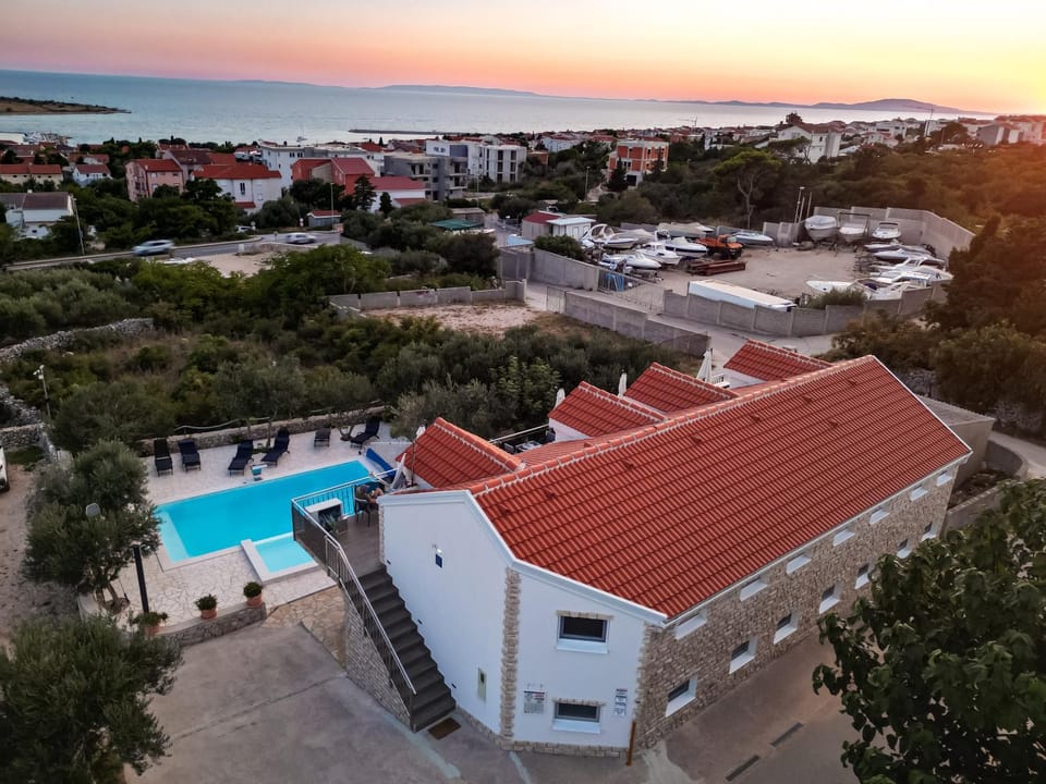 Property building, Day, Neighbourhood, Natural landscape, Bird's eye view, City view, Pool view, Sea view, Street view, Swimming pool, Location, Sunset