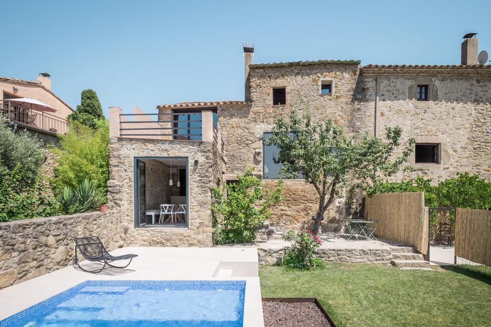 Property building, Garden, Swimming pool